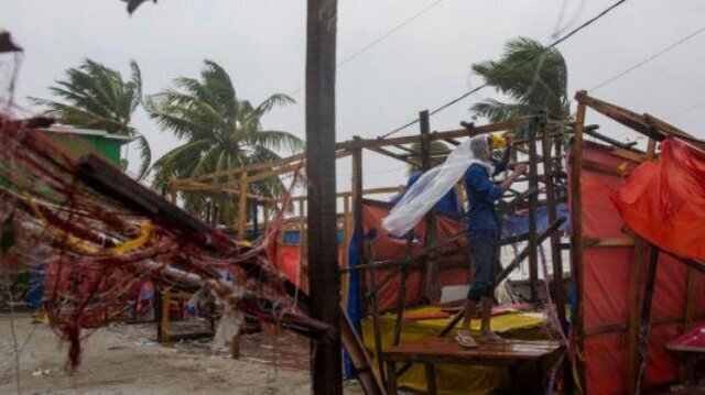 طوفان در بنگلادش و هند قربانی گرفت/ عکس