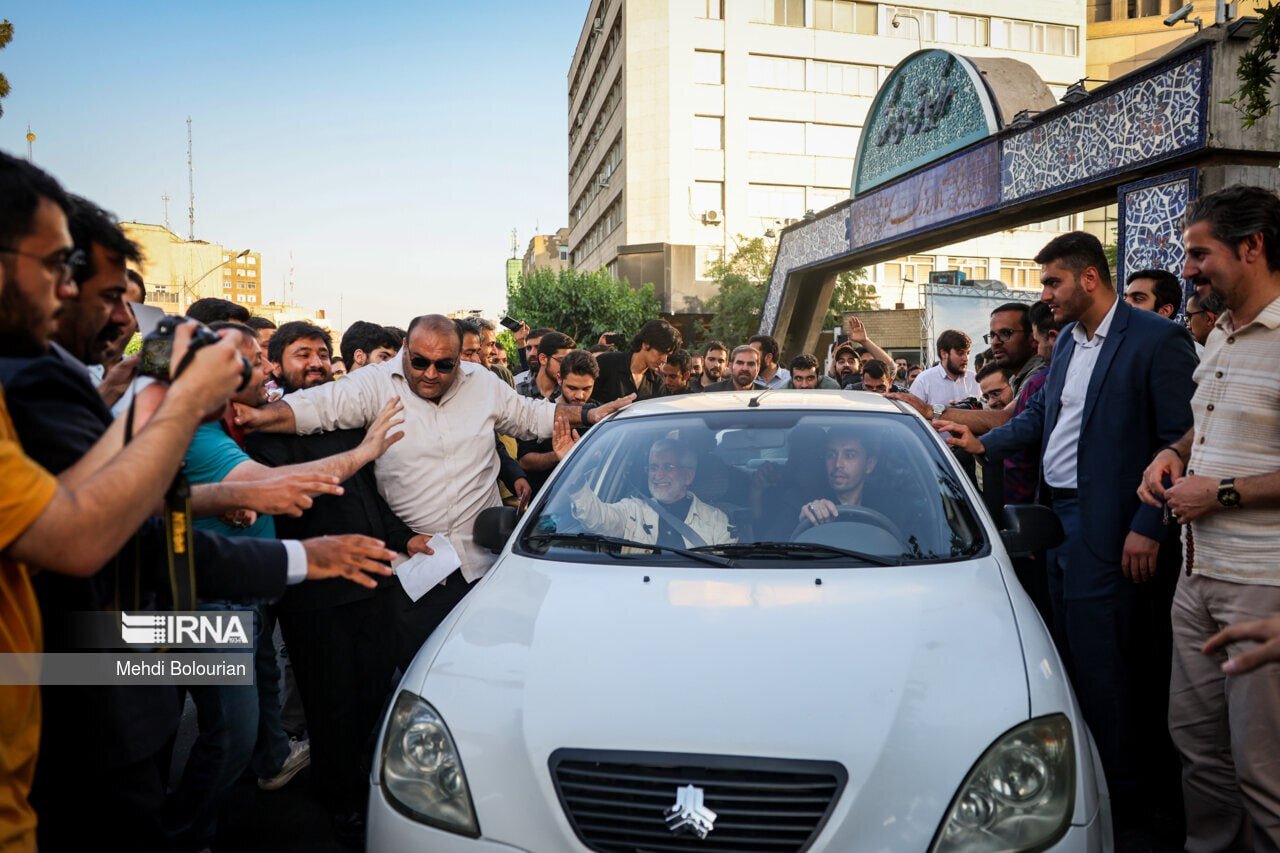 سعید جلیلی با این ماشین به وزارت کشور رفت و کاندیدا شد +عکس