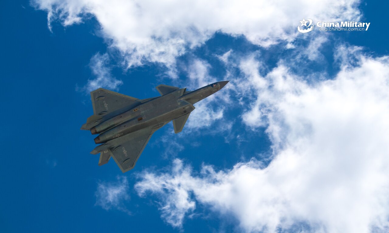چین مدعی ساخت پیشرفته‌ترین جنگنده جهان!
