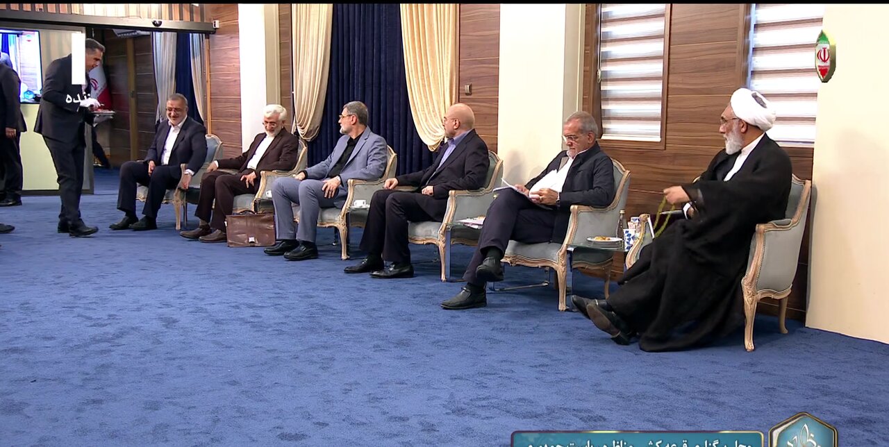 همنشینی پورمحمدی و پزشکیان پیش از مناظره اول /قالیباف کنار قاضی زاده نشست، جلیلی و زاکانی همنشین شدند +تصاویر