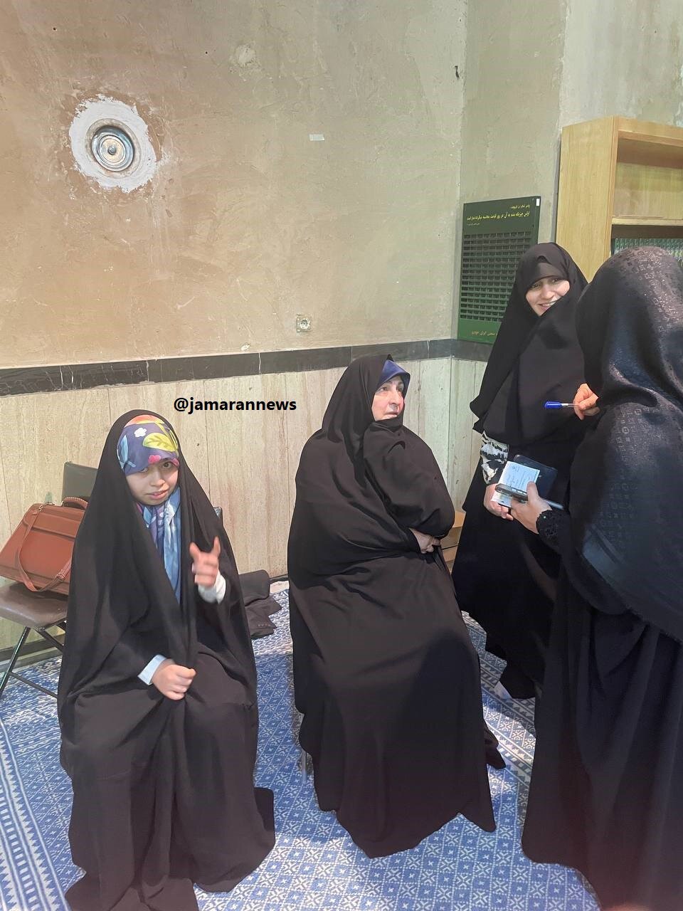 تصاویری از عروس امام و پسرش یاسر خمینی در روز رأی گیری انتخابات ریاست جمهوری / سرلشکر باقری و یک مرجع تقلید هم رأی دادند