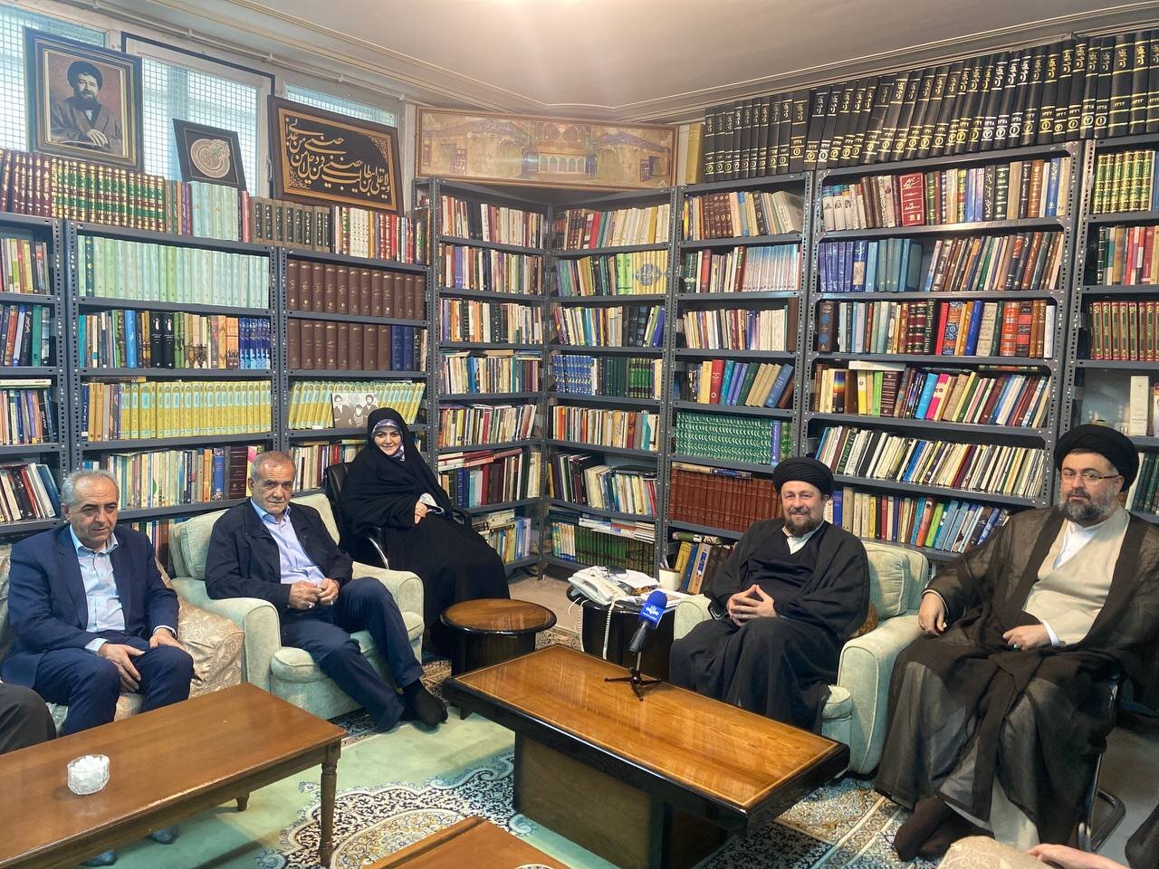 تصاویری از پزشکیان و دخترش در دیدار با سیدحسن خمینی و برادرش /توصیه مهم نوه امام به آقای کاندیدا