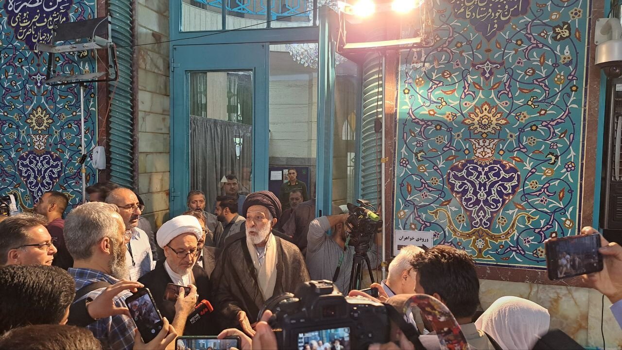 عکسی از برادر رهبر انقلاب در پای صندوق رأی /محسن رضایی به مسجد لرزاده رفت /زاکانی و صولت مرتضوی کجا رأی دادند؟